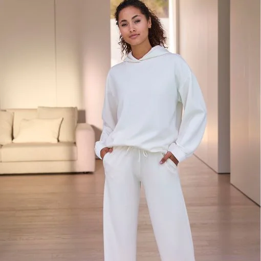 LASCANA Styles in der Trendfarbe 2026 Cloud Dancer Modelbild