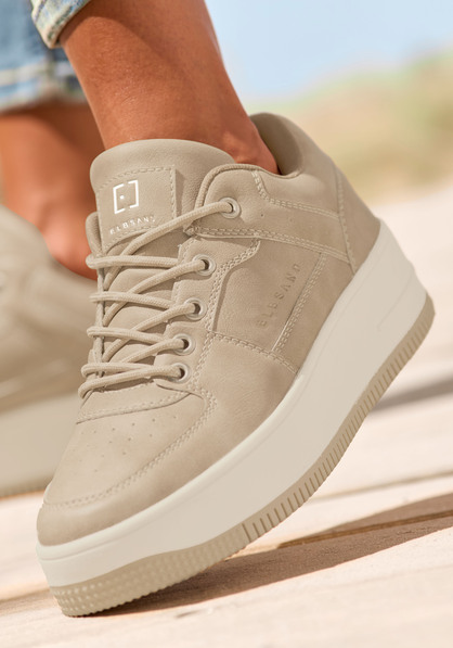 Sneaker