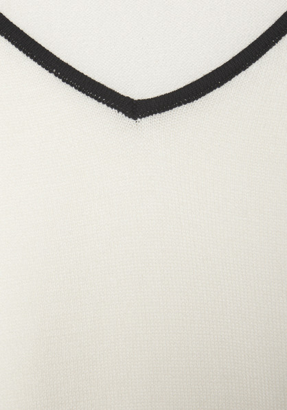 V-Ausschnitt-Pullover