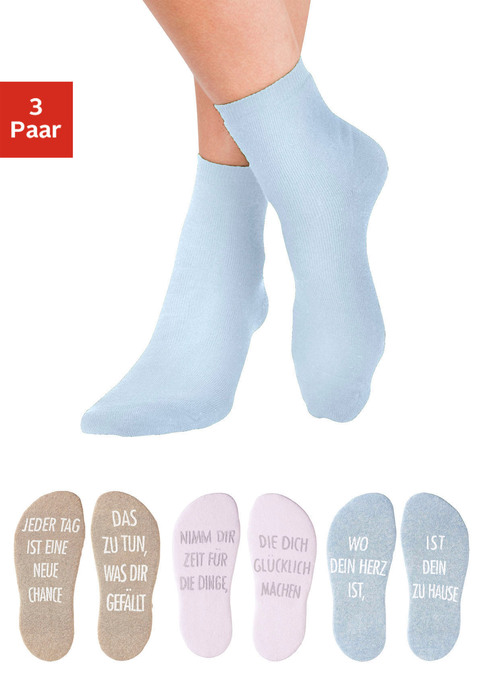 Bild: Kuschelsocken von Arizona: Der Tag fängt gut an mit den ABS-Kurzsocken von Arizona. Jedes Sockenpaar hat unter der Sohle einen lustigen Spruch. Obermaterial: 78% Baumwolle (Bio-Baumwolle), 20% Polyamid, 2% Elasthan