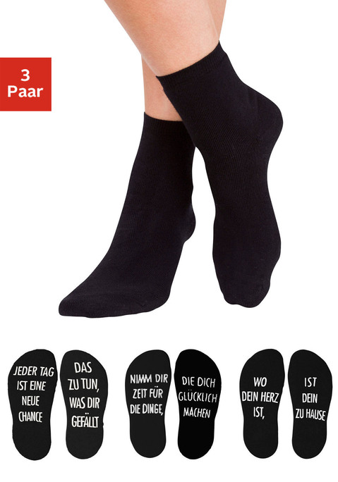 Bild: Kuschelsocken von Arizona: Der Tag fängt gut an mit den ABS-Kurzsocken von Arizona. Jedes Sockenpaar hat unter der Sohle einen lustigen Spruch. Obermaterial: 78% Baumwolle (Bio-Baumwolle), 20% Polyamid, 2% Elasthan