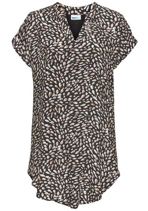 Bild: Longshirt von Beachtime by Lascana: Langes Blusenshirt von Beachtime. Vorderteil aus allover gemusterter Webware, Rückseite aus unifarbenem Jersey. V-Ausschnitt mit Blende. Kurze, überschnittene Ärmel. Gerundeter Vokuhila-Saum. Weiche Viskose aus verbesserter Rohstoffbeschaffung.