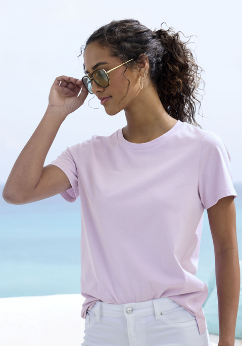 Bild: T-Shirt von Beachtime by Lascana: Klassisches T-Shirt von Beachtime. Unifarben. Rundhalsausschnitt. Seitliche Saumschlitze. Locker fallende Passform. Hochwertiger Baumwoll-Jersey.
