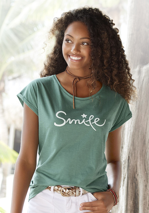 Bild: T-Shirt von Beachtime by Lascana: Locker fallendes T-Shirt mit kunstvollem Frontdruck und weitem Rundhalsausschnitt. Einsatz von Baumwolle, die die Initiative Cotton made in Africa unterstützt.