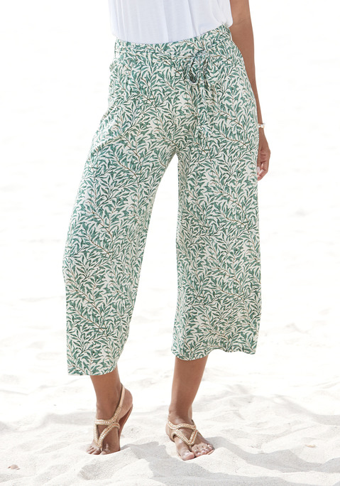 Bild: Culotte von Beachtime: Luftige Culotte von Beach Time mit Allovermuster. Leicht erhöhter Bund mit Gürtelschlaufen und Bindeband. Weit geschnittener Hosenbeinverlauf. Vielseitig kombinierbar. Weich fließende Viskosequalität.