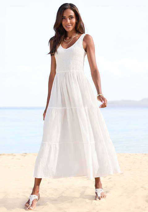 Bild: Maxikleid von Beachtime: Sommerliches Maxikleid von Beachtime. Modische Unifarbe. Elastisches V-Neck-Top mit breiten Trägern und gesmokter Struktur. Taille mit Gummizug. Rockteil mit Stufenoptik. Ausgestellte Saumweite. Webstoff aus Baumwolle.