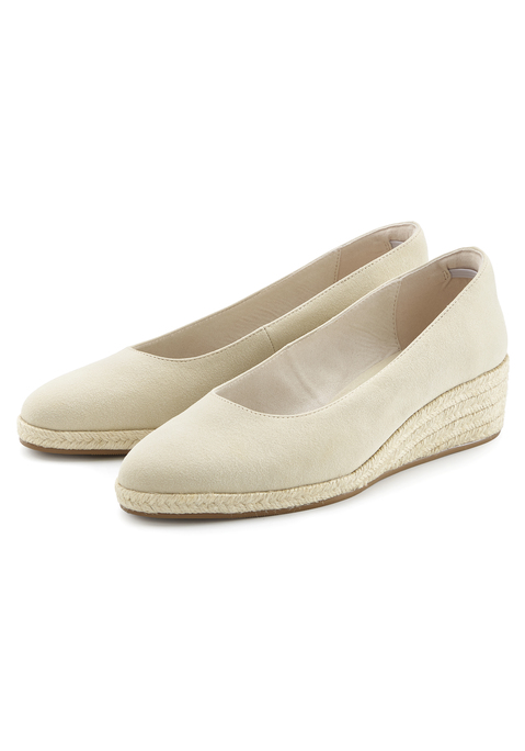 Bild: Pumps von Beachtime: VEGAN. Absatzhöhe ca. 5 cm. Obermaterial aus Lederimitat. Futter aus Textil. Decksohle aus Lederimitat. Laufsohle aus Synthetik.