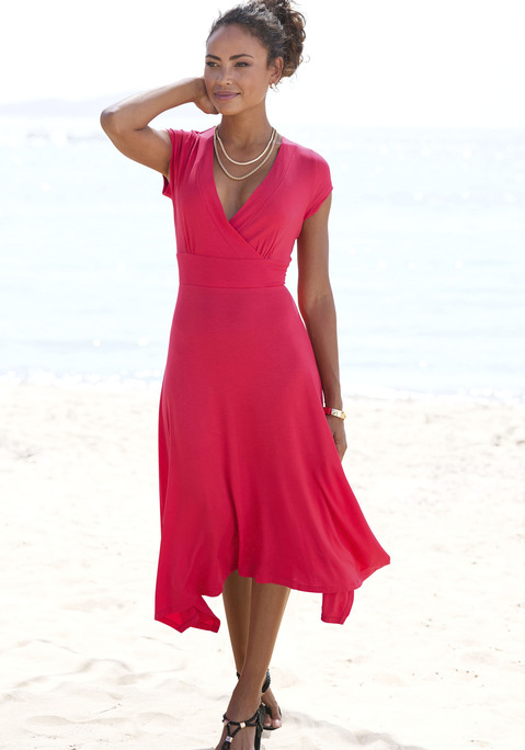 Bild: Sommerkleid von Beachtime: Unifarbenes Sommerkleid von Beachtime. Überlappender V-Ausschnitt. Weit schwingender Rock in Zipfelform mit fixierten Bändern zum Binden. Breiter Einsatz unter der Brust. Rocklänge ca. 72 cm.  Aus 95% Viskose, 5% Elasthan.