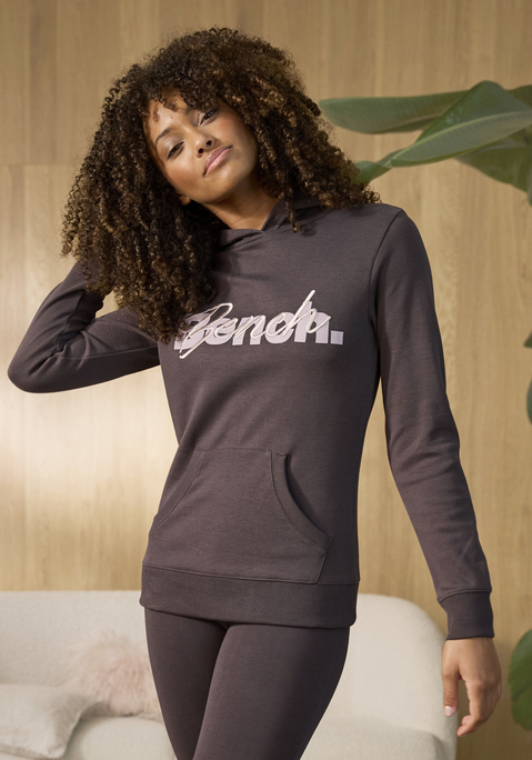 Bild: Kapuzensweatshirt von Bench. Loungewear: Trendiger Hoodie von Bench Loungewear. Kapuze und Kängurutasche. Logodruck und -stickerei. Figurnaher Schnitt. Schön für Freizeit und Sport. Aus weichem elastischem Baumwollmix.