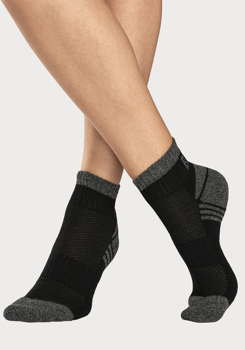 Bild: Kurzsocken von Bench.: Komfortable Kurzsocken von Bench im 3er-Pack. Temperaturausgleichende Piquéstruktur. Perfekte Passform dank elastischem Bündchen und Mittelfußgummi. Weich gepolsterte Sohle für Gehkomfort. Gemacht für Freizeit und Training. Hautsympathischer Baumwollmix.