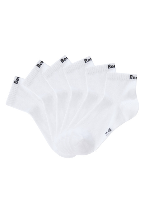 Bild: Kurzsocken von Bench.: Kurzsocken von Bench im praktischebn 6er-Pack. Unifarbenes Design mit kontrastfarbenem Logo am Bund hinten. Ohne Frottee. Ideal für Freizeit und Sport. Trageangenehme, elastische Baumwollmischung.