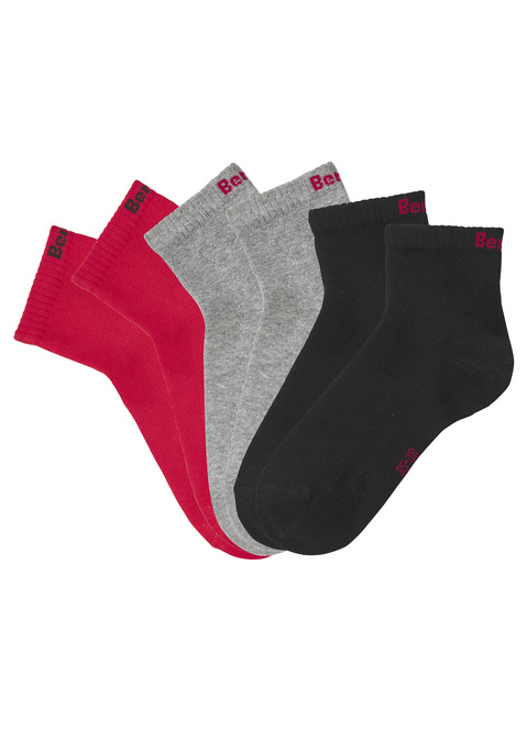 Bild: Kurzsocken von Bench.: Kurzsocken von Bench im praktischebn 6er-Pack. Unifarbenes Design mit kontrastfarbenem Logo am Bund hinten. Ohne Frottee. Ideal für Freizeit und Sport. Trageangenehme, elastische Baumwollmischung.
