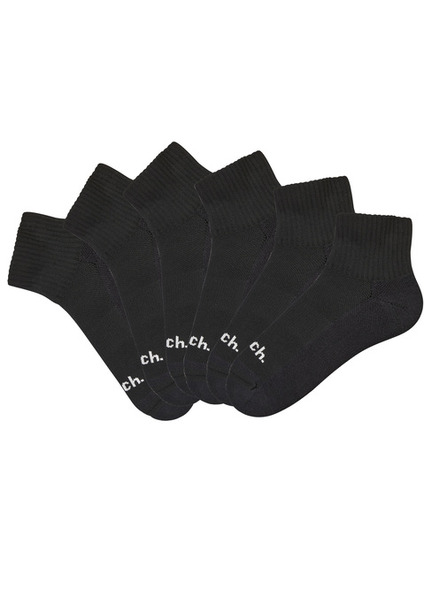 Bild: Kurzsocken von Bench.: <h3>6er-Pack Basic-Kurzsocken von <strong>Bench</strong></h3>
<p>
Die Basic-Kurzsocken von <strong>Bench</strong> bestechen durch ihre doppelte Konstruktion, die dafür sorgt, dass Reibung zwischen Fuß und Schuh effektiv vermieden wird. Mit einem weichen Fußfrottee bieten sie nicht nur hohen Tragekomfort, sondern schützen auch vor Blasenbildung. Diese Kombination aus Funktionalität und Bequemlichkeit macht die Socken zu einem unverzichtbaren Begleiter für aktive Menschen.
</p>

<h4>Vielseitige Details und Mehrwerte</h4>
<p>
Die elastische Passform der Sportsocken sorgt für einen optimalen Sitz und lässt sich leicht an- und ausziehen. Dank des unifarbenen Designs eignen sich diese Socken ideal für zahlreiche Anlässe, sei es beim Sport oder in der Freizeit. Sie sind pflegeleicht, maschinenwaschbar und behalten auch nach mehreren Waschgängen ihre Form und Farbe. 
</p>

<h4>Outfit-Tipps und Trageanlässe</h4>
<p>
Die Basic-Kurzsocken passen hervorragend zu einer Vielzahl von Freizeit- und Sportoutfits. Ob beim Joggen, Laufen oder Pilates – sie sind die perfekte Ergänzung zu sportlichen Schuhen wie Sneakern oder Laufschuhen. Für einen lässigen Streetwear-Look können sie mit Shorts und einem T-Shirt kombiniert werden. Auch beim Entspannen zu Hause oder bei Outdoor-Aktivitäten bieten sie den nötigen Komfort. Accessoires wie eine sportliche Cap oder eine schicke Armbanduhr runden das Outfit ab.
</p>
<p>
Die Basic-Kurzsocken von <strong>Bench</strong> sind eine Bereicherung für jede Garderobe und bieten unvergleichlichen Komfort beim Training und in der Freizeit.
</p>