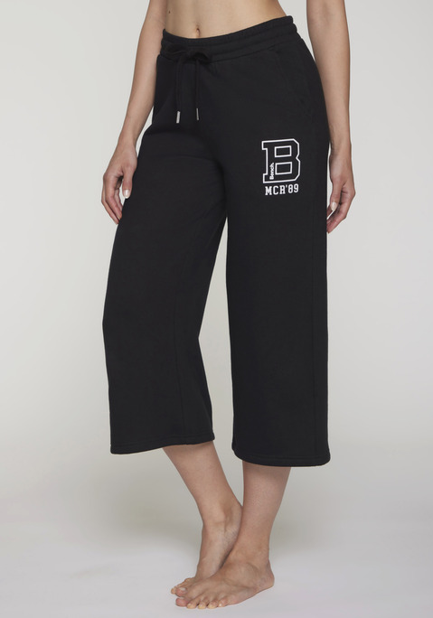 Bild: 7/8-Hose von Bench. Loungewear: Komfortable Ankle-Athletic-Jogginghose von Bench  Loungewear in stylischer 7/8-Länge. Ideal für Basic-, Sportmode- und Homewear. Weiche und innen angeraute Sweatware für optimalen Tragekomfort.