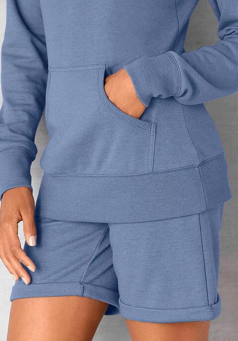 Bild: Bermudas von Bench. Loungewear: Bequeme Lounge-Bermudas von Bench, aufgesetzten Eingrifftaschen, elastischer Rippbund mit Tunnelzug zum verstellen der Weite, Aufschlag an den Beinsäumen. Aus 60% Baumwolle (Cotton made in Africa), 40% Polyester. Beige meliert aus 90% Baumwolle (Cotton made in Africa).