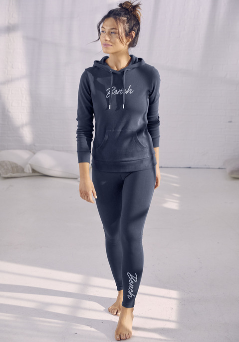 Bild: Hoodie von Bench. Loungewear: Kapuzensweatshirt von Bench. Gesticktes Logo auf der Brust. Aus 100% Baumwolle.