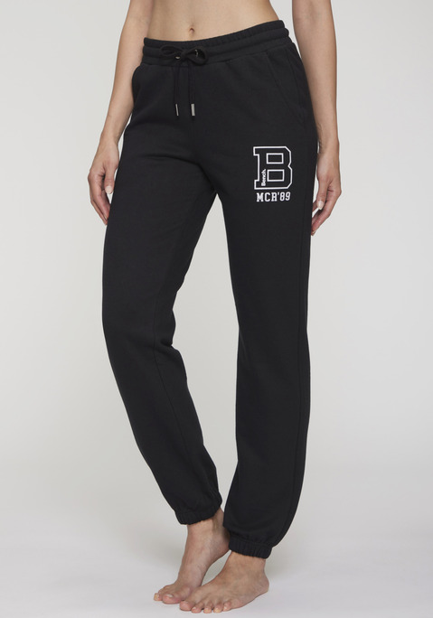 Bild: Jogginghose von Bench. Loungewear: Klassische Jogginghose von Bench Loungewear. Mit Eingrifftaschen und Logodruck. Bequeme Passform, ideal für Sportmode und Homewear. Innen leicht angeraute Sweatware.