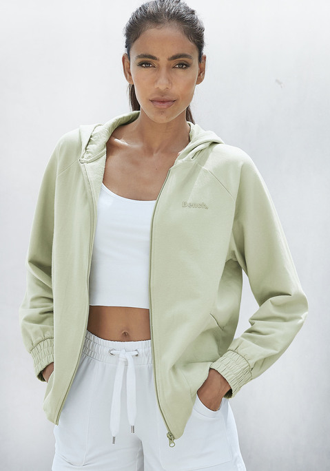 Bild: Kapuzensweatjacke von Bench. Loungewear: Kuschelige Sweatjacke von Bench. Große Kapuze. Mit einem Reißverschluss zu schließen. Modische Teilungsnähte und zwei große Kängurutaschen. Abschluss- und Ärmelbündchen für guten Sitz. Gute Ergänzung zu T-Shirt, Jeans oder Jogginghose. Angenehm weiche, elastische Sweat-Baumwollqualität.