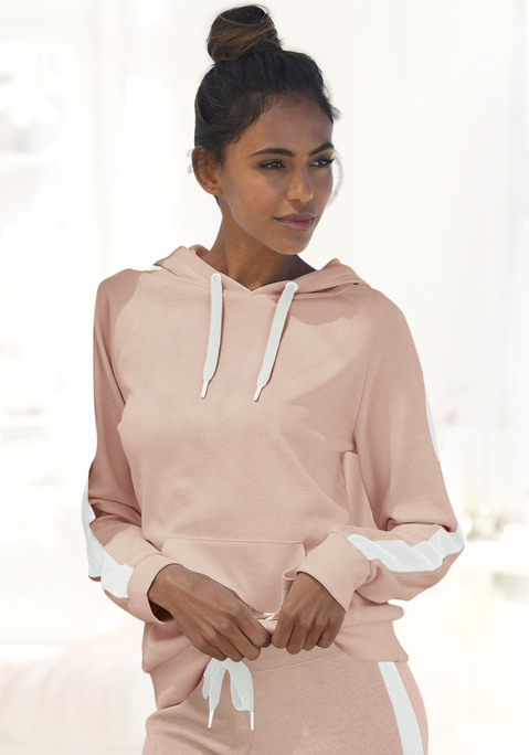 Bild: Kapuzensweatshirt von Bench. Loungewear: Sportlicher Hoodie von Bench. Praktische Kängurutasche. Kapuze mit kontrastfarbener Kordel. Seitenstreifen und kleiner Logodruck am Ärmel. Aus 60% Baumwolle (unterstützt Cotton made in Africa), 40% Polyester.
