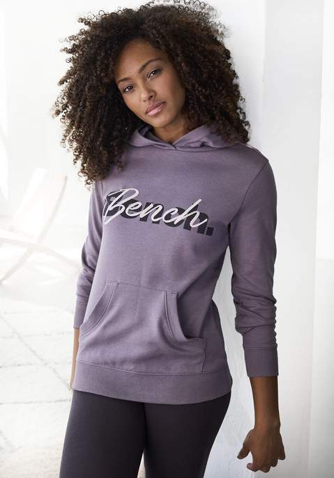 Bild: Kapuzensweatshirt von Bench. Loungewear: Trendiger Hoodie von Bench. Kapuze und Kängurutasche. Logodruck und -stickerei. Figurnaher Schnitt. Schön für Freizeit und Sport. Aus weichem elastischem Baumwollmix.