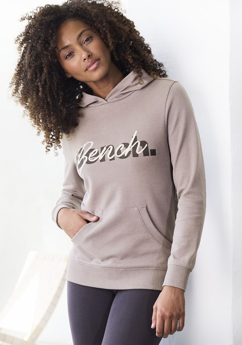 Bild: Kapuzensweatshirt von Bench. Loungewear: Trendiger Hoodie von Bench. Kapuze und Kängurutasche. Logodruck und -stickerei. Figurnaher Schnitt. Schön für Freizeit und Sport. Aus weichem elastischem Baumwollmix.