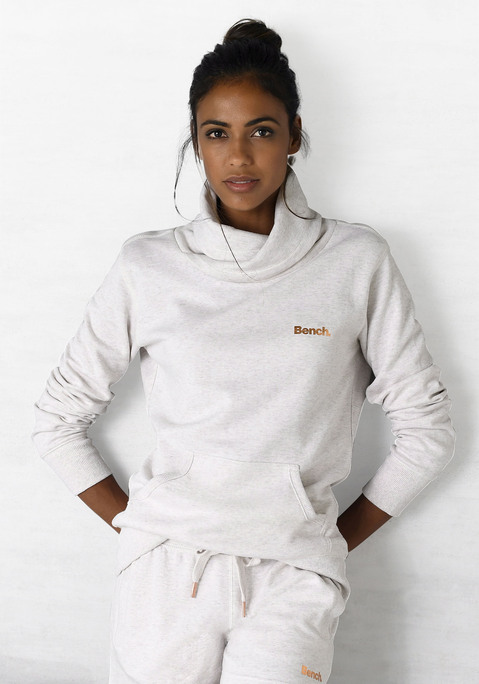 Bild: Longsweatshirt von Bench. Loungewear: Loungesweatshirt von Bench mit Kängurutasche. Kleines kupferfarbenem Logodruck.  Weiche, leicht melierte Qualität   aus 60% Baumwolle (Cotton made in Africa), 40% Polyester. Beige meliert: Aus  90% Baumwolle (Cotton made in Africa), 10% Polyester.