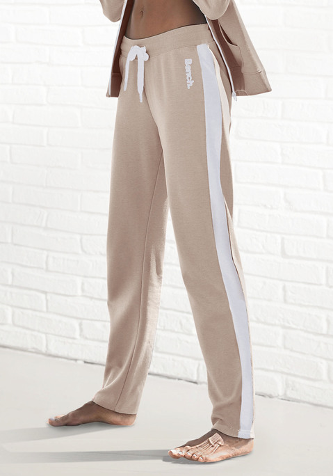 Bild: Loungehose von Bench. Loungewear: Loungehose mit seitlichem Streifeneinsatz, elastischem Tunnelzugbund und gerader Beinform.