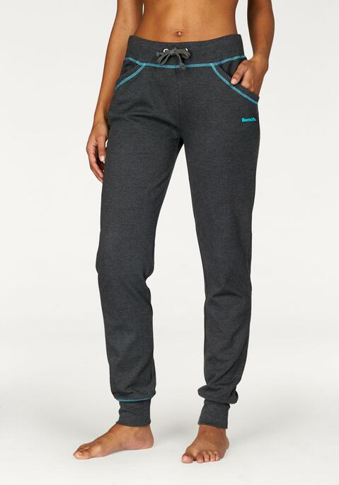 Bild: Relaxhose von Bench. Loungewear: Relaxhose von Bench. Kontrastfarbene Nähte. Praktische Eingrifftaschen. Aus 100% Baumwolle (unterstützt Cotton made in Africa). Anthrazit Meliert: 70% Baumwolle (unterstützt Cotton made in Africa), 30% Polyester.