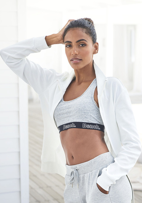 Bild: Sweatjacke von Bench. Loungewear: Sweatjacke von Bench.  Stehkragen mit schöner Logostickerei im Nacken. Praktische Kängurutaschen. Aus 70% Baumwolle (unterstützt Cotton made in Africa), 30% Polyester.
