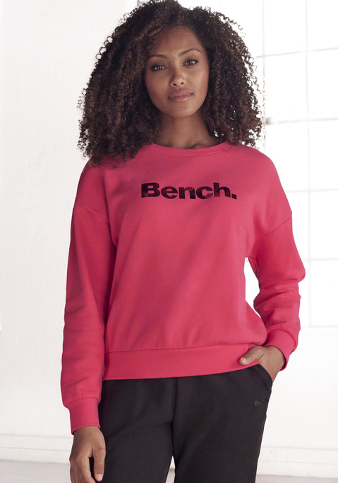 Bild: Sweatshirt von Bench. Loungewear: Bequemes Sweatshirt von Bench mit glänzendem Folienprint auf der Brust. Mit Rundhalsausschnitt. Lange Ärmel mit Rippbündchen. Toller Kombipartner. Weiche, kuschelige Sweatqualität.