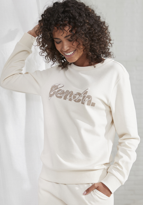 Bild: Sweatshirt von Bench. Loungewear: Sportives Sweatshirt von Bench. Gerade Passform. Rundhalsausschnitt und elastische Bündchen. Markenlogo vorn auf der Brust. Vielseitig zu kombinieren. Aus trageangenehmem Baumwollmix.