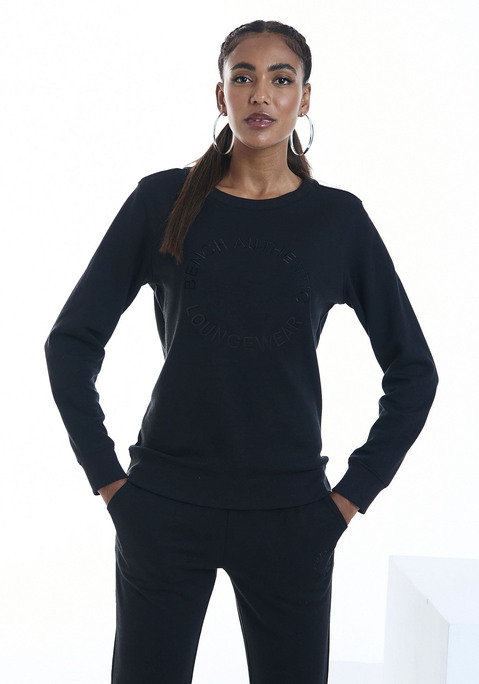 Bild: Sweatshirt von Bench. Loungewear: Sweatshirt von Bench. Mit großer Logostickerei vorn. Rundhalsausschnitt. Gerippte, breite Bündchen. Schön für die Freizeit. Weiche Sweatware.