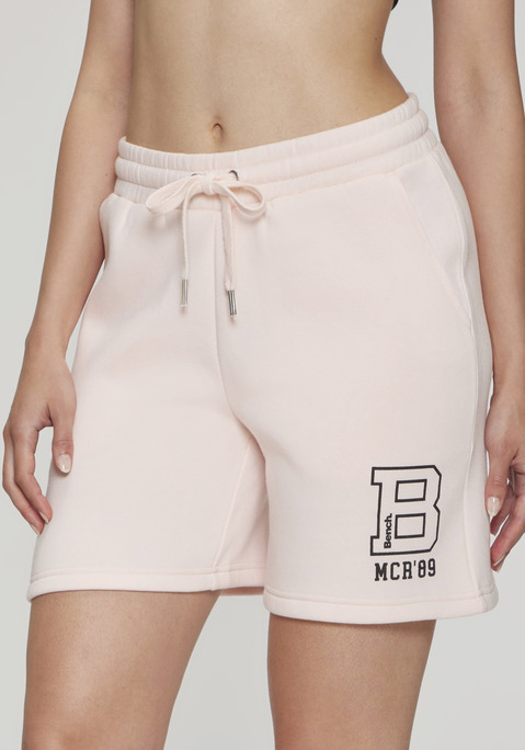 Bild: Sweatshorts von Bench. Loungewear: Bequeme Sweatshorts von Bench Loungewear mit Logodruck. Weite Passform. Praktische Seitentaschen. Für Sportmode und Homewear bestens geeignet. Weich angeraute Sweatware.
