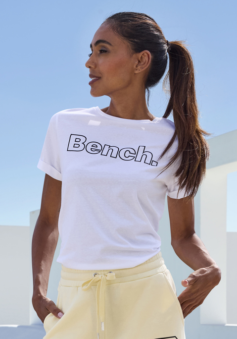 Bild: T-Shirt von Bench. Loungewear: T-Shirt im 2er-Pack von Bench Loungewear im praktischen Doppelpack. Mit Logodruck. Elastische Passform. Aus angenehm weicher Baumwolle.