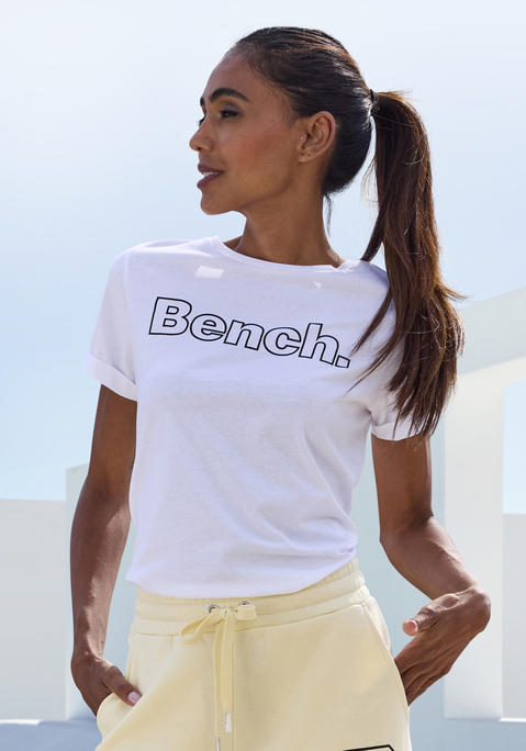 Bild: T-Shirt von Bench. Loungewear: T-Shirt im 2er-Pack von Bench Loungewear im praktischen Doppelpack. Mit Logodruck. Elastische Passform. Aus angenehm weicher Baumwolle.