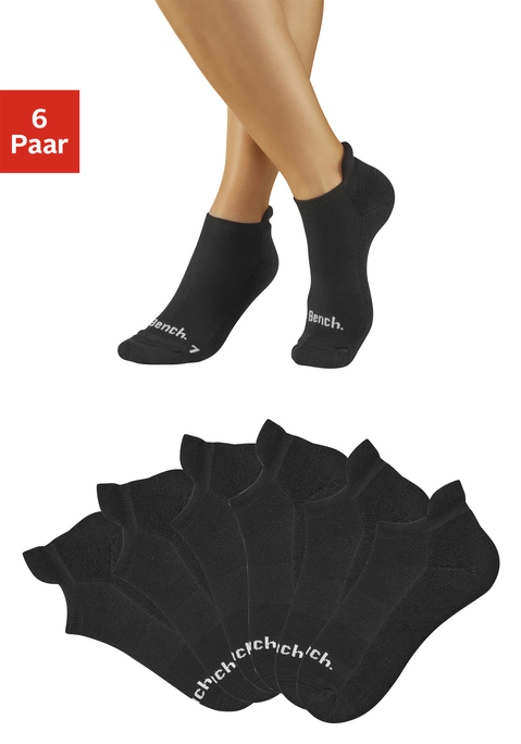 Bild: Sneakersocken von Bench.: <h3>6er-Pack Basic-Sneakersocken für optimalen Komfort</h3>
<p>
Die <strong>Bench</strong>-Sneakersocken bestechen durch ihre doppellagige Konstruktion, die nicht nur für eine angenehme Passform sorgt, sondern auch die Reibung zwischen Fuß und Schuh erheblich reduziert. Dieser innovative Ansatz schützt vor Blasenbildung und macht die Socken ideal für jeden, der Wert auf ein angenehmes Tragegefühl legt. Die unifarbene Optik verleiht ihnen einen sportlichen Look, der sich vielseitig kombinieren lässt.
</p>

<h4>Details und Pflegehinweise</h4>
<p>
Diese elastischen Socken bieten eine hervorragende Passform, die sich perfekt an den Fuß anschmiegt. Der weiche Fußfrottee sorgt für zusätzlichen Komfort, während die atmungsaktive Baumwollmischung ein angenehmes Fußklima schafft. Pflegeleicht sind die Socken ebenfalls, da sie problemlos in der Maschine gewaschen werden können. 
</p>

<h4>Outfit-Tipps und Einsatzmöglichkeiten</h4>
<p>
Die <strong>Bench</strong>-Sneakersocken sind die perfekte Ergänzung für jede sportliche Freizeitkleidung. Ob beim Joggen, Laufen oder Pilates – sie bieten den idealen Komfort. Kombinieren lassen sich die Socken hervorragend mit lässigen Sneakern und kurzen Sporthosen oder Jogginghosen. Für einen coolen Streetwear-Look können sie auch zu einer lockeren Jeans und einem T-Shirt getragen werden. Diese Socken sind der ideale Begleiter für Outdoor-Aktivitäten, Trainingseinheiten im Fitnessstudio oder entspannte Tage zu Hause.
</p>

<p>
Ultimativer Komfort und die perfekte Passform mit dem 6er-Pack <strong>Bench</strong>-Sneakersocken!
</p>