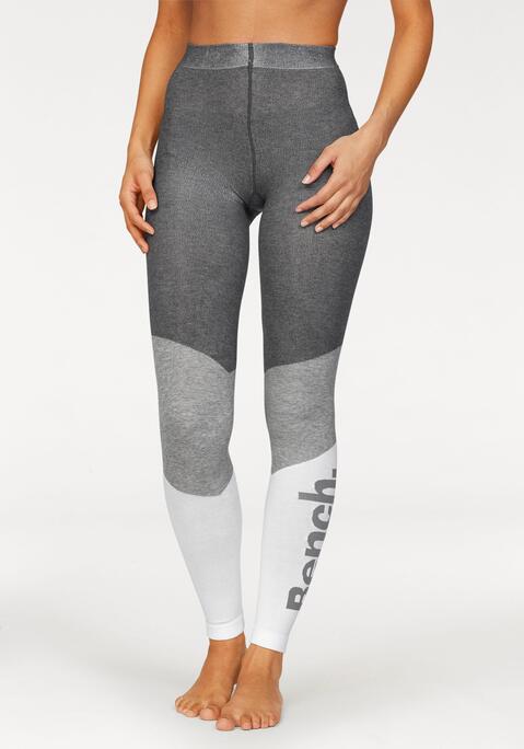 Bild: Strickleggings von Bench.: Sportives Colorblockdesign mit großem Logo. Softer Feinstrick aus 67% Baumwolle, 30% Polyamid, 3% Elasthan.