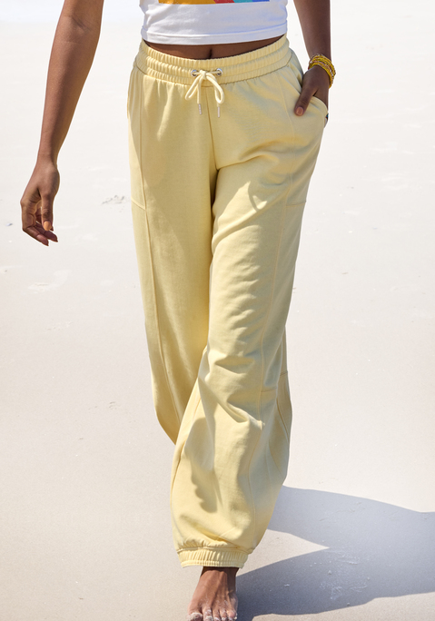 Bild: Sweathose von Bench.: Lässige Ballon-Sweatpants von Bench Loungewear mit elastischem Bund und Kordelzug, seitlichen Eingrifftaschen und Gummizug am Beinabschluss. Weiche Sweatware.