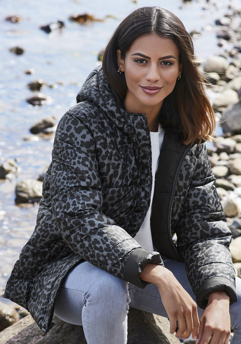 Wendejacke von BENCH. in leo-gemustert-schwarz-anthrazit