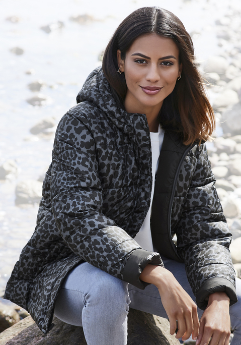 Wendejacke von BENCH. in leo-gemustert-schwarz-anthrazit