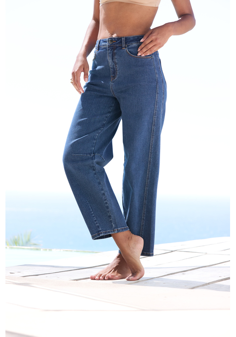 Bild: Ankle-Jeans von Buffalo: Unifarbene Barrel-Jeans von Lascana in knöchellangem Schnitt. Weite, ovale Beinform, mittelhoher Bund. Klassischer 5-Pocket-Stil, abgesteppte Kanten, Reißverschluss mit Knopf. Softe Denimware mit weichem Griff.