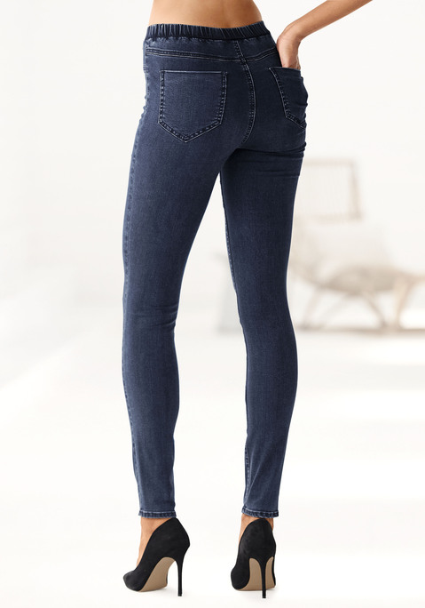 Bild: Jeggings von Buffalo: Schlichte Jeggings von Buffalo. Stretchbund. Angedeutete Taschen und kleines Metallemblem vorn. Gesäßtaschen. Trageangenehme Stretchqualität aus 69% Baumwolle, 21% Polyester, 8% Viskose, 2% Elasthan.