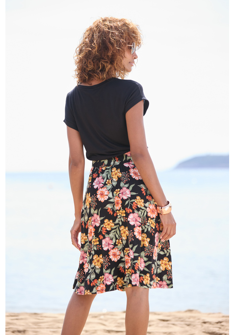 Bild: Jerseykleid von Buffalo: Hübsches Kleid von Buffalo. Unifarbenes Kurzarmshirt mit Rundhalsausschnitt. Elastischer Paperbagbund. Weiter Rock mit floralem Alloverprint und Seitennahttaschen. Weich fließende Viskose.