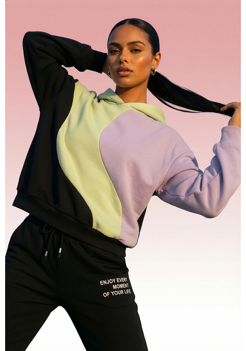 Bild: Hoodie von Buffalo: Gemütlicher Hoodie von Buffalo. Mit großer Kapuze und Rippbündchen an den Säumen. Weiche French-Terry-Qualität aus Baumwollmix.