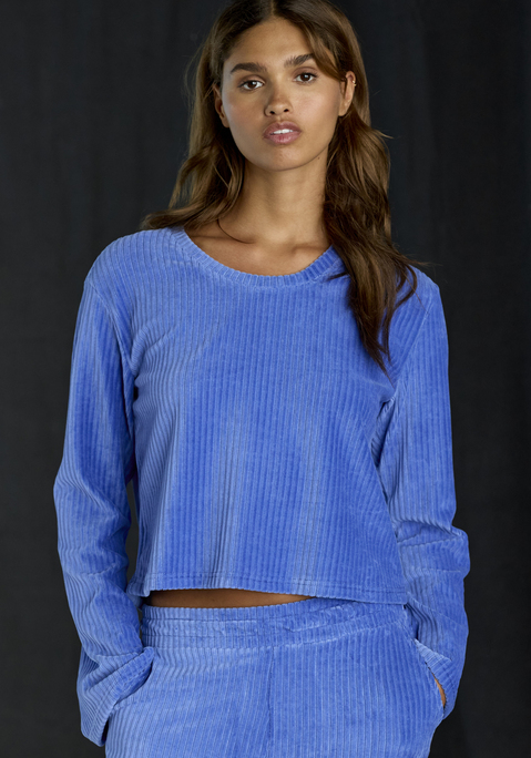 Bild: Langarmshirt von Buffalo: Stylisches Langarmshirt von Buffalo in hochwertiger Cord-Struktur im Retro-Stil. In verkürzter Länge und mit dezenten Trompetenärmeln. Trageangenehme Qualität aus einer elastischen Baumwollmischung.