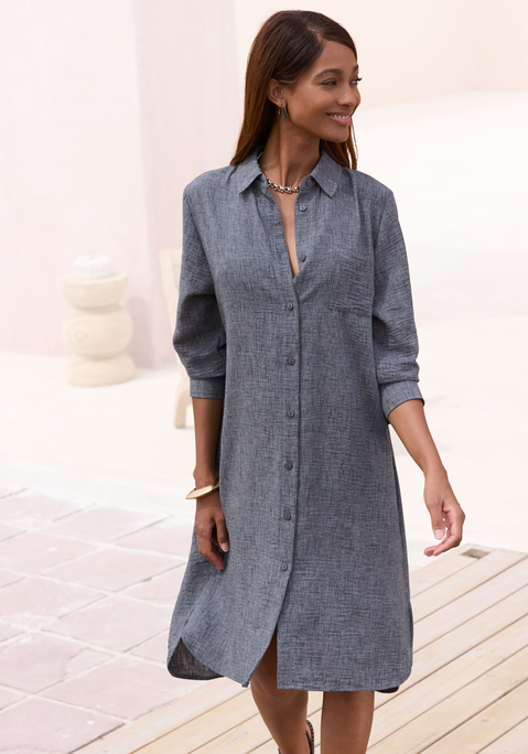 Bild: Longbluse von Buffalo: Schöne Longbluse von Buffalo mit tollem Melange-Effekt. Hinten etwas länger geschnitten als vorne und hinten mit einer Passe mit Kellerfalte versehen. Durchgehende Knopfleiste vorne und lange Ärmel mit Manschette für den klassischen Blusenlook. Weiche Webqualität.