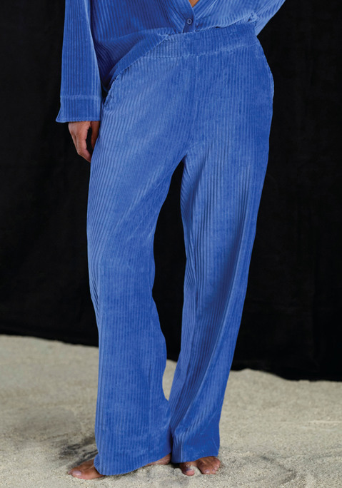 Bild: Loungehose von Buffalo: Stylische Loungehose von Buffalo in hochwertiger Cord-Struktur im Retro-Stil. Weites Bein für eine lässige Optik. Breiter, elastischer Bund. Trageangenehme Qualität aus einer Baumwollmischung.