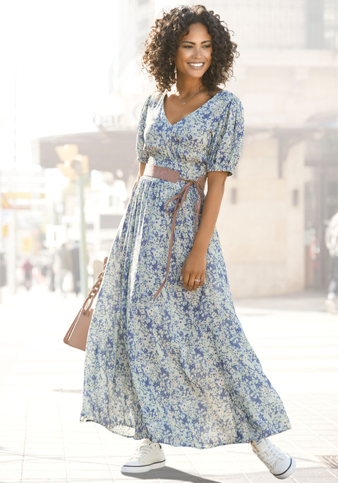 Bild: Maxikleid von Buffalo: Romantisches Maxikleid von Buffalo. Mit femininen Puffärmeln und tiefem V-Ausschnitt. Taillierter Schnitt durch Smokeinsatz. Ideal für den Strandurlaub. Trageangenehmes Material.