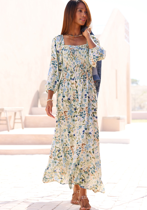 Bild: Maxikleid von Buffalo: Bedrucktes Maxikleid von Buffalo mit quadratischem Ausschnitt und weiten 3/4-Ärmeln. Gesmoktes Oberteil mit Bindeband im Rücken. Weiter und langer Rockteil. Weich fließender Webstoff aus Viskose.