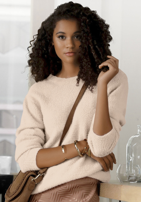 Bild: Rundhalspullover von LASCANA: Pullover von Lascana in lässiger Form mit überschnittenen Schultern. Rippbündchen an Ärmeln und Saum. Länge ca. 62 cm. Weicher, flauschiger Strick aus 68% Polyamid, 31% Polyacryl, 1% Elasthan.